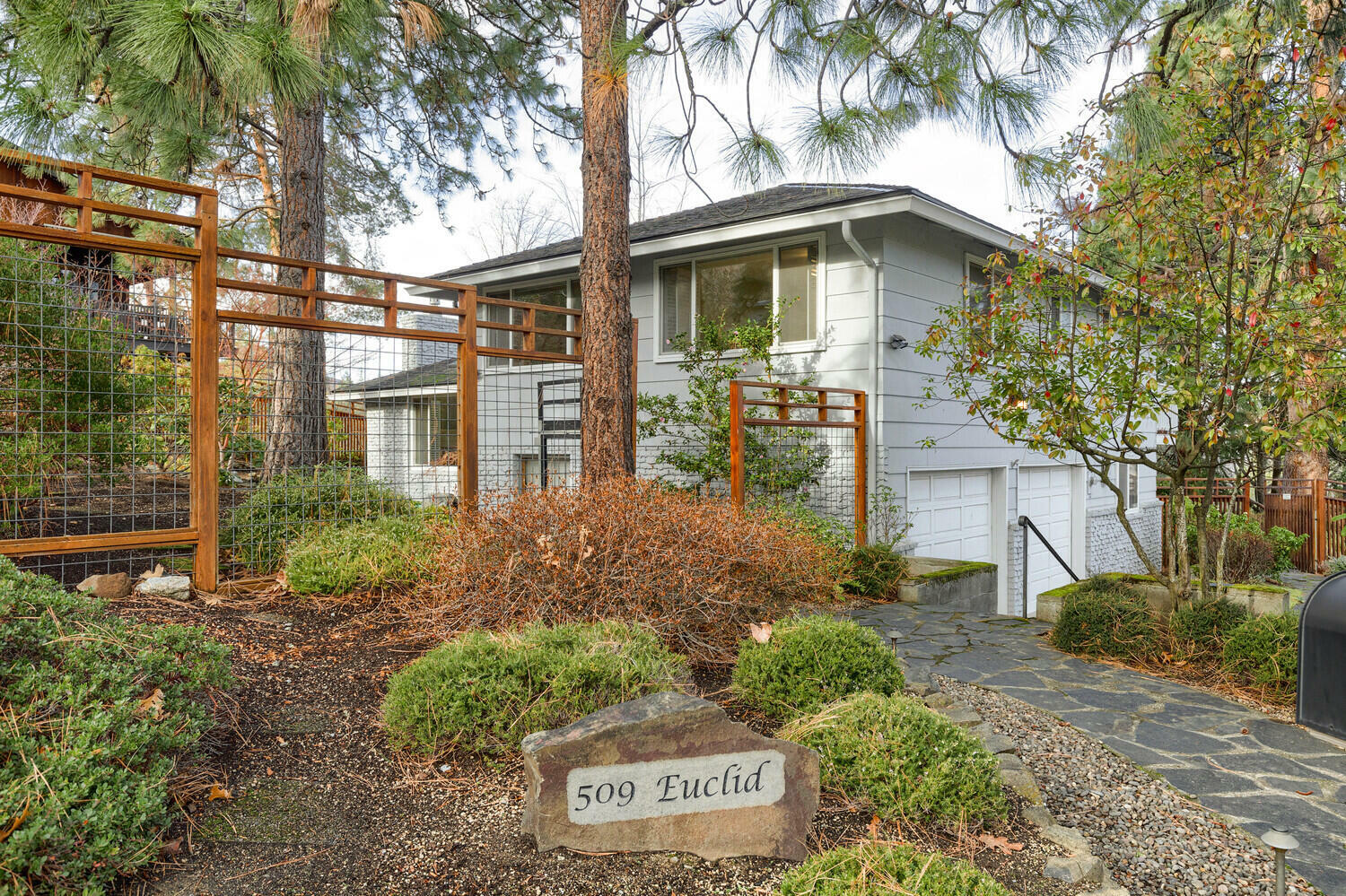 Property Photo: 509 Euclid Avenue OR 97520