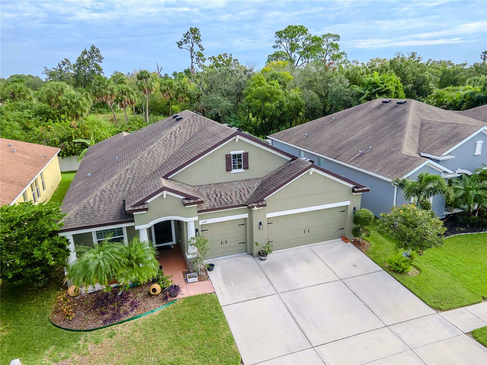 Property Photo:  1307 Parker Den Drive  FL 33570 