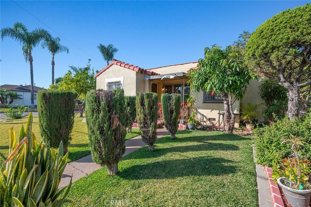 Property Photo:  2295 Couts Avenue  CA 90040 