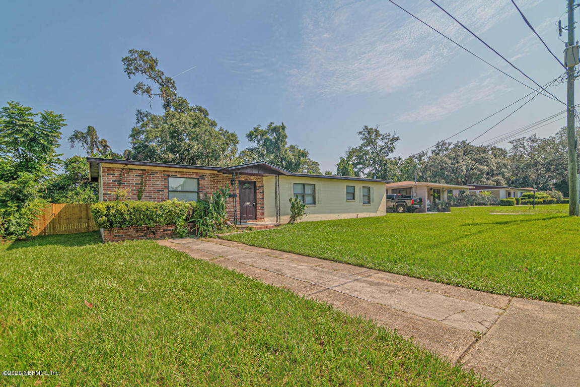 Property Photo:  5839 Cedar Oaks Drive  FL 32210 