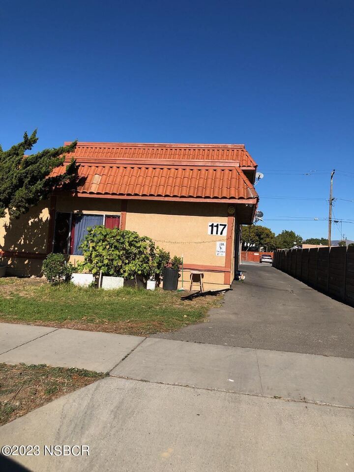 Property Photo:  117 W Fesler Street A,B,C,D,E  CA 93458 