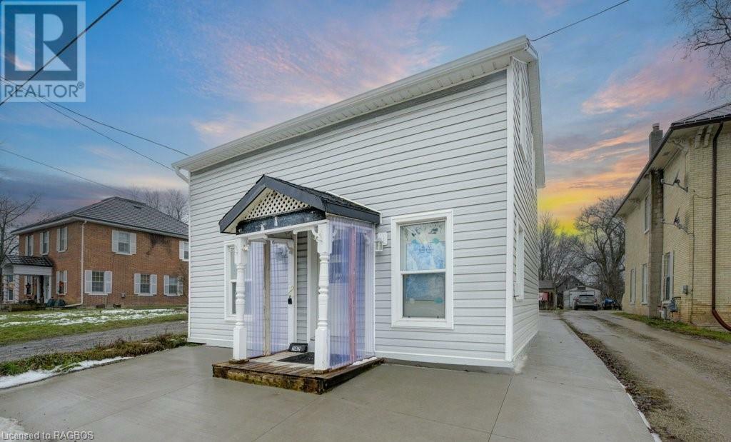 Property Photo:  242 Queen Street South  ON N0G 2N0 