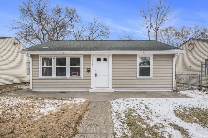 1620 N Adams Street  South Bend IN 46628-3027 photo