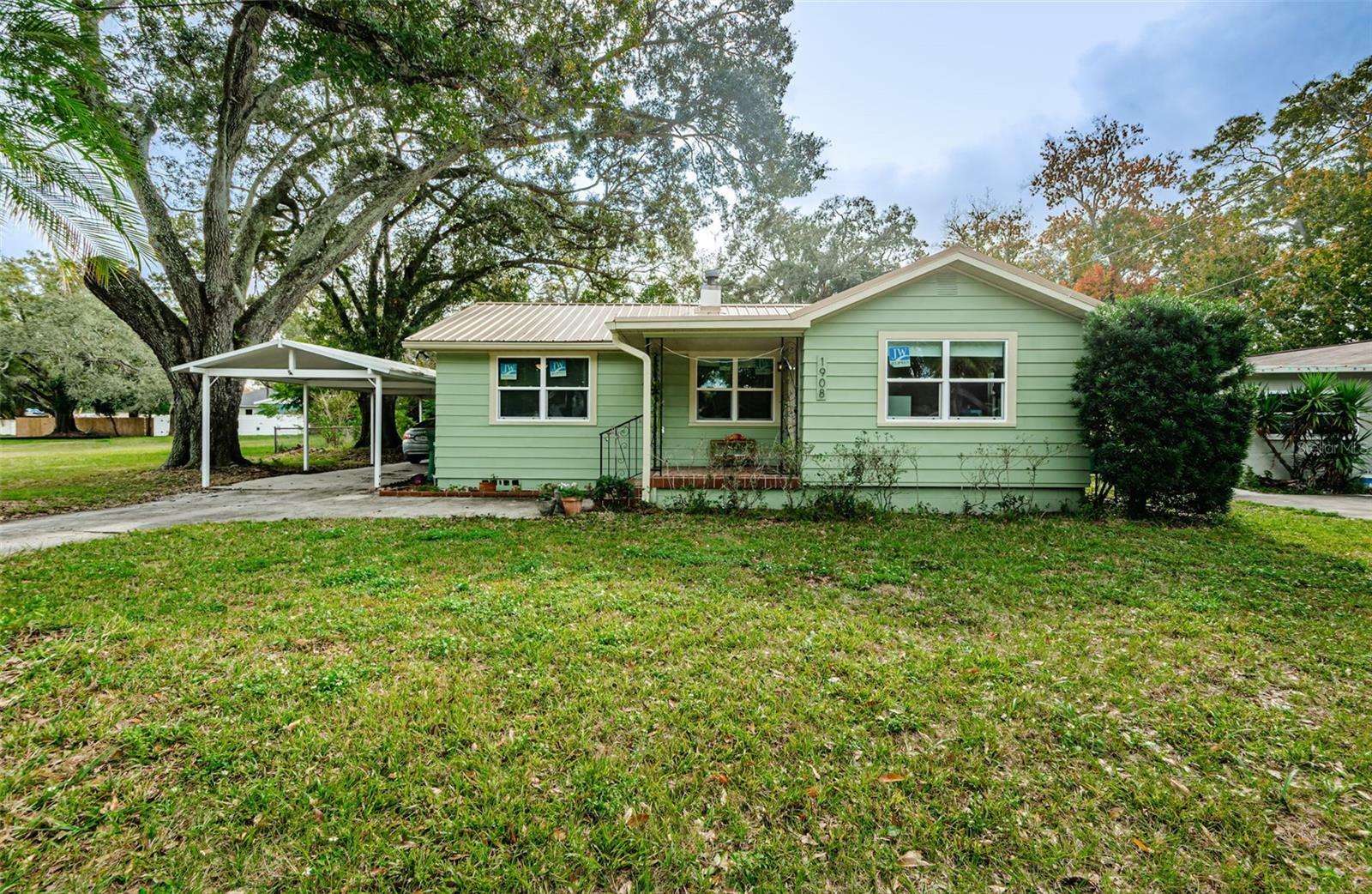 Property Photo:  1908 W Fern Street  FL 33604 