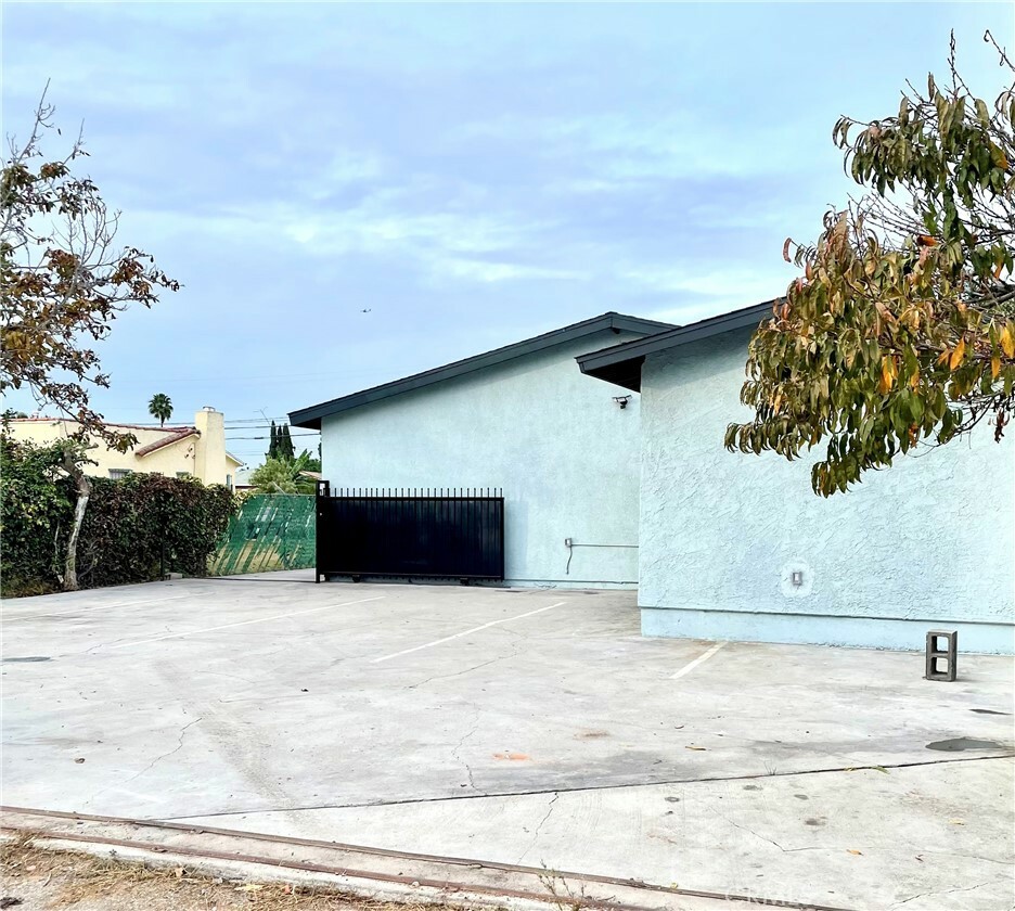 Property Photo:  1644 E 113th Street  CA 90059 