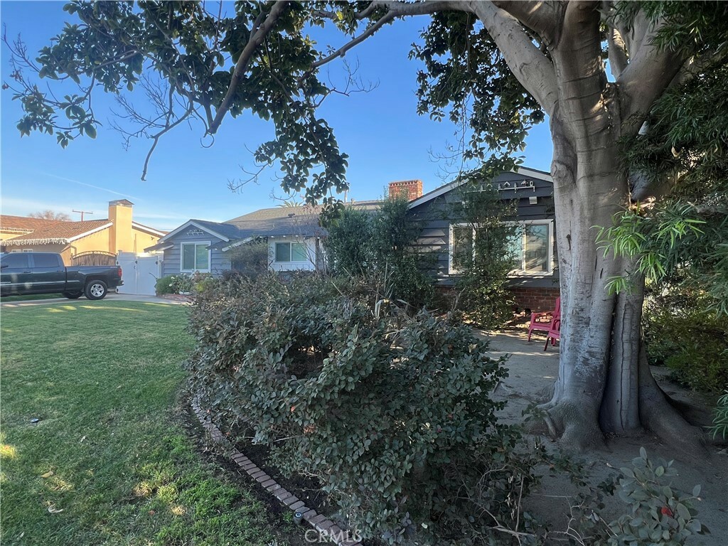 Property Photo:  10014 Bellder Drive  CA 90240 