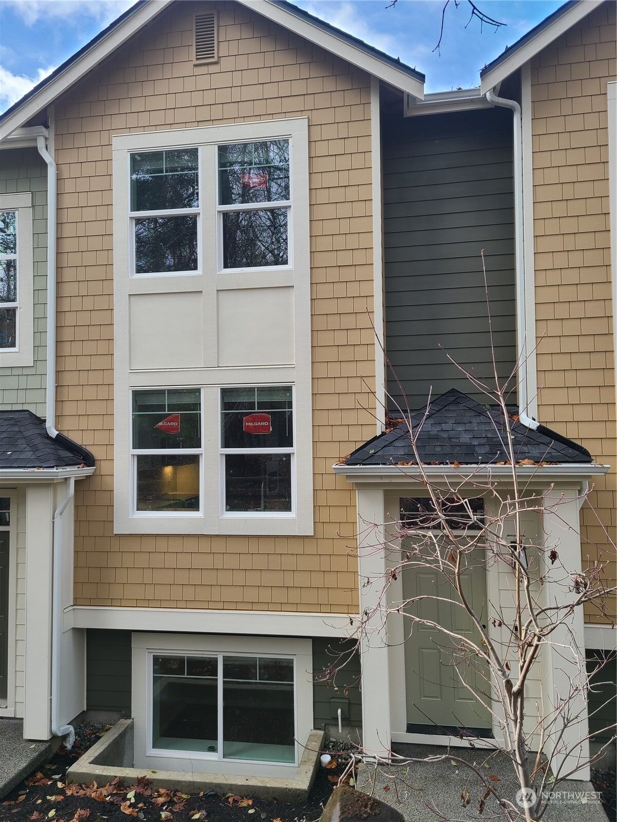 Property Photo:  19420 121st Place NE F  WA 98011 