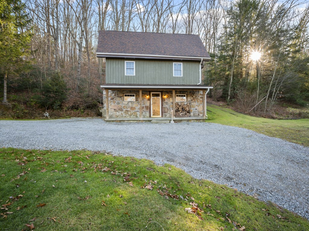 Property Photo:  922 Polk Cutoff  PA 16342 