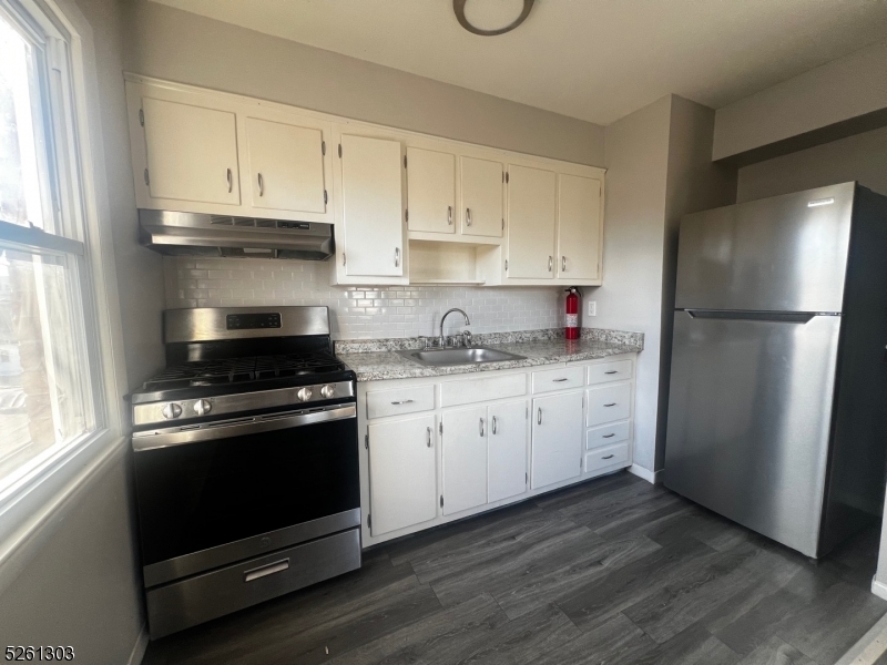 Property Photo:  94 N 9th St 6  NJ 07522 