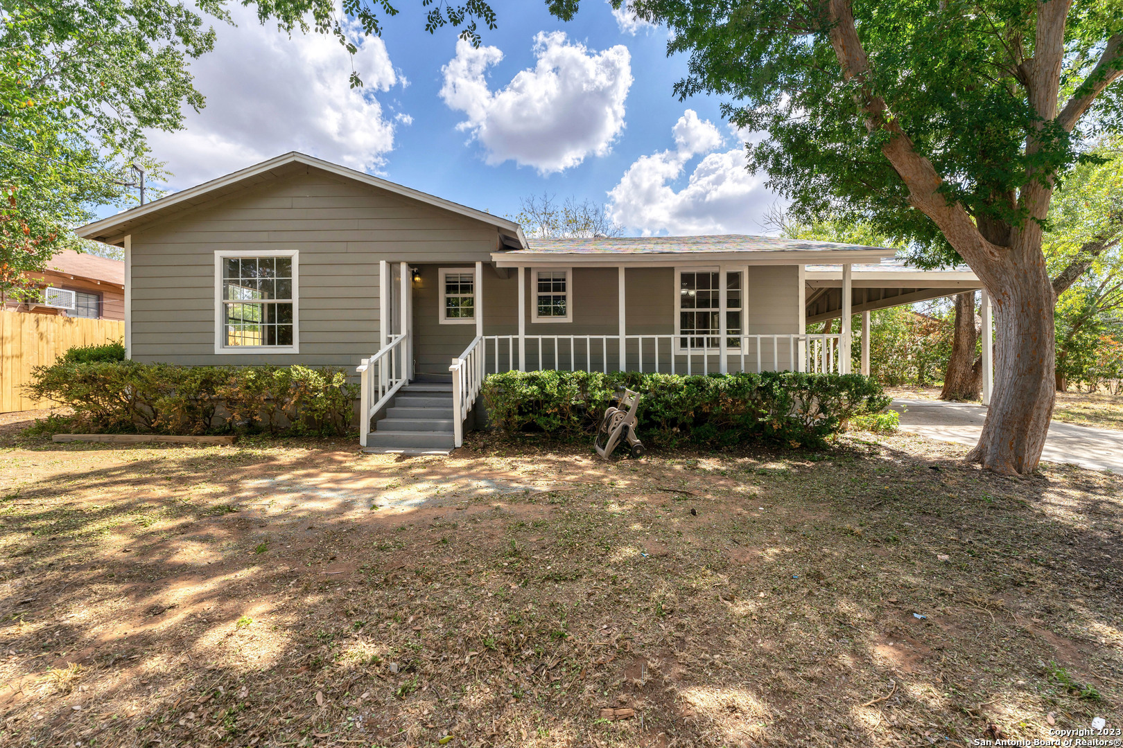 Property Photo:  904 A St  TX 78114 