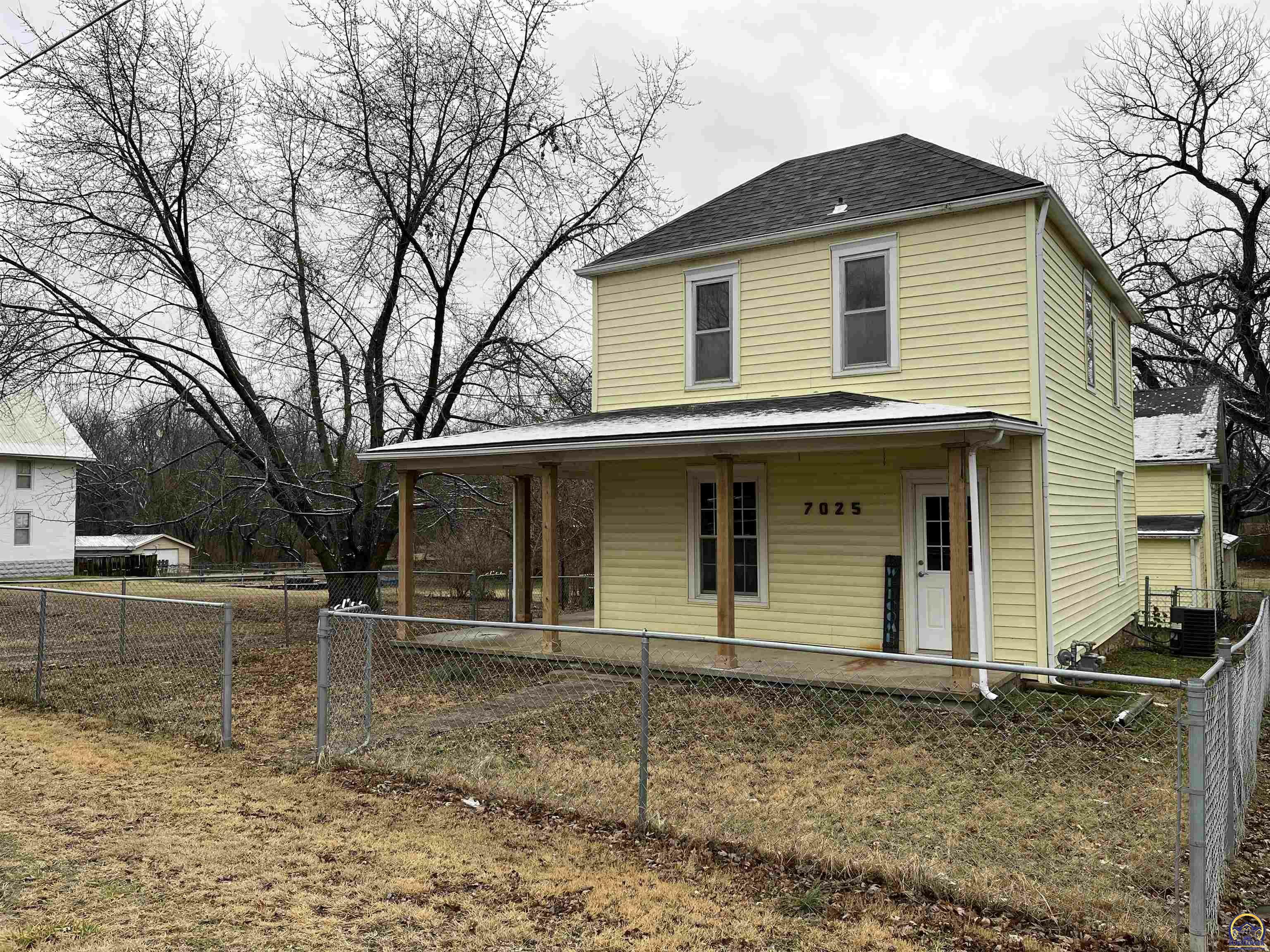 Property Photo:  7025 SE Berryton Rd  KS 66409 