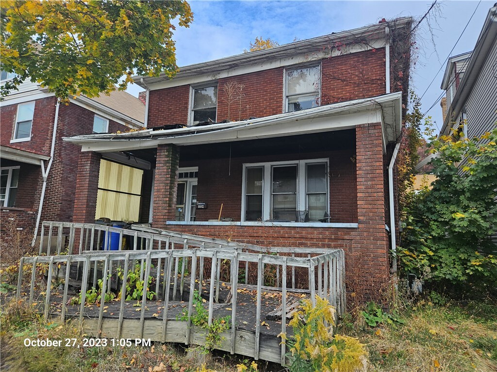 Property Photo:  902 Woodward Ave  PA 15136 