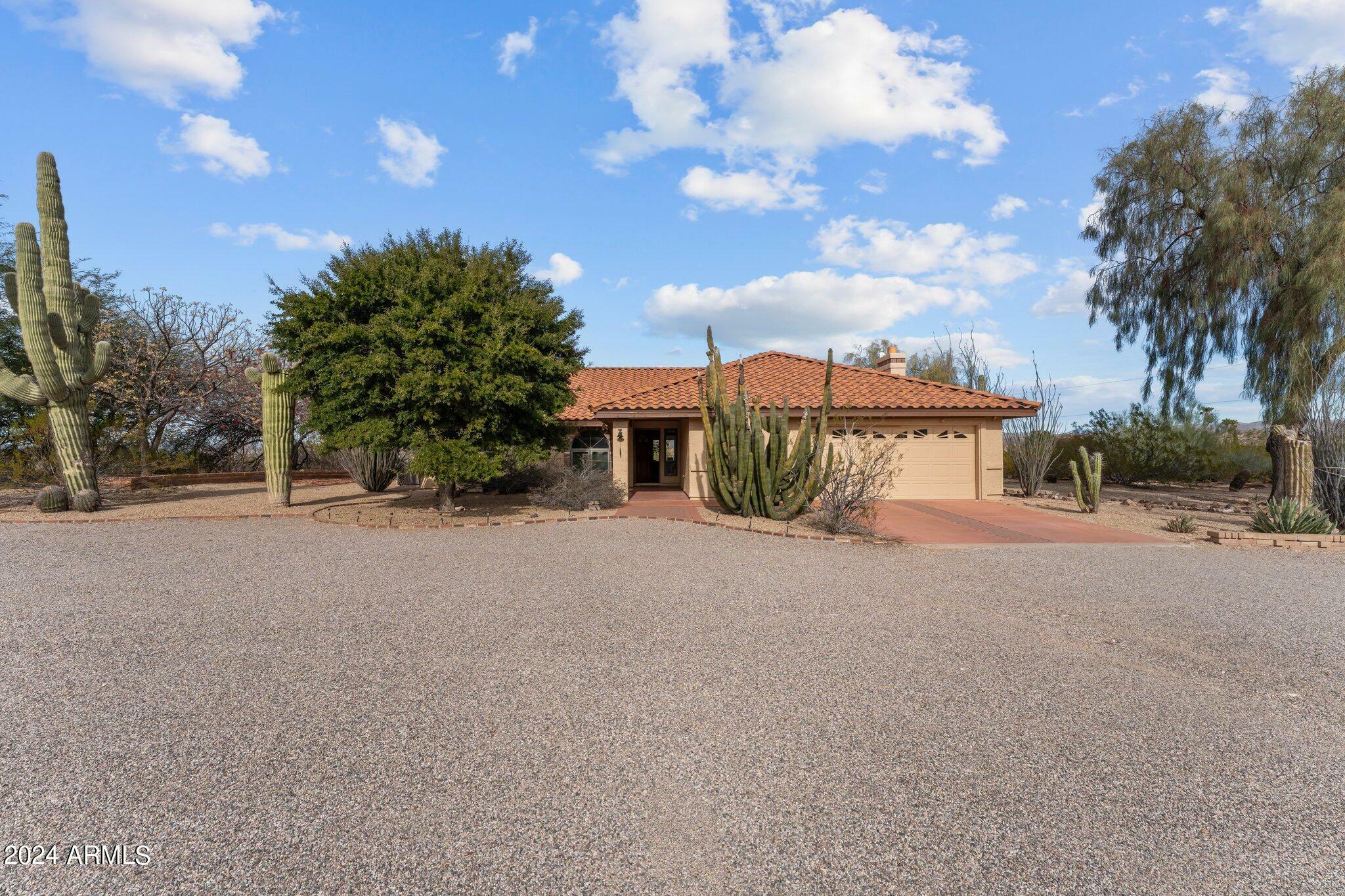 Property Photo:  1050 S Camino De Alegre --  AZ 85390 