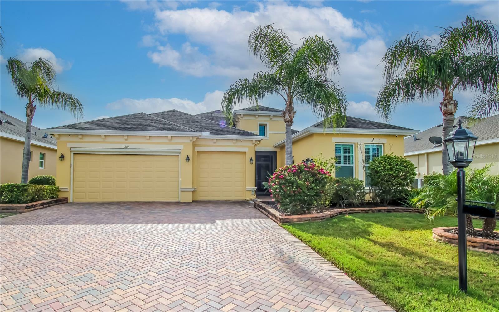 1605 Emerald Dunes Drive  Sun City Center FL 33573 photo