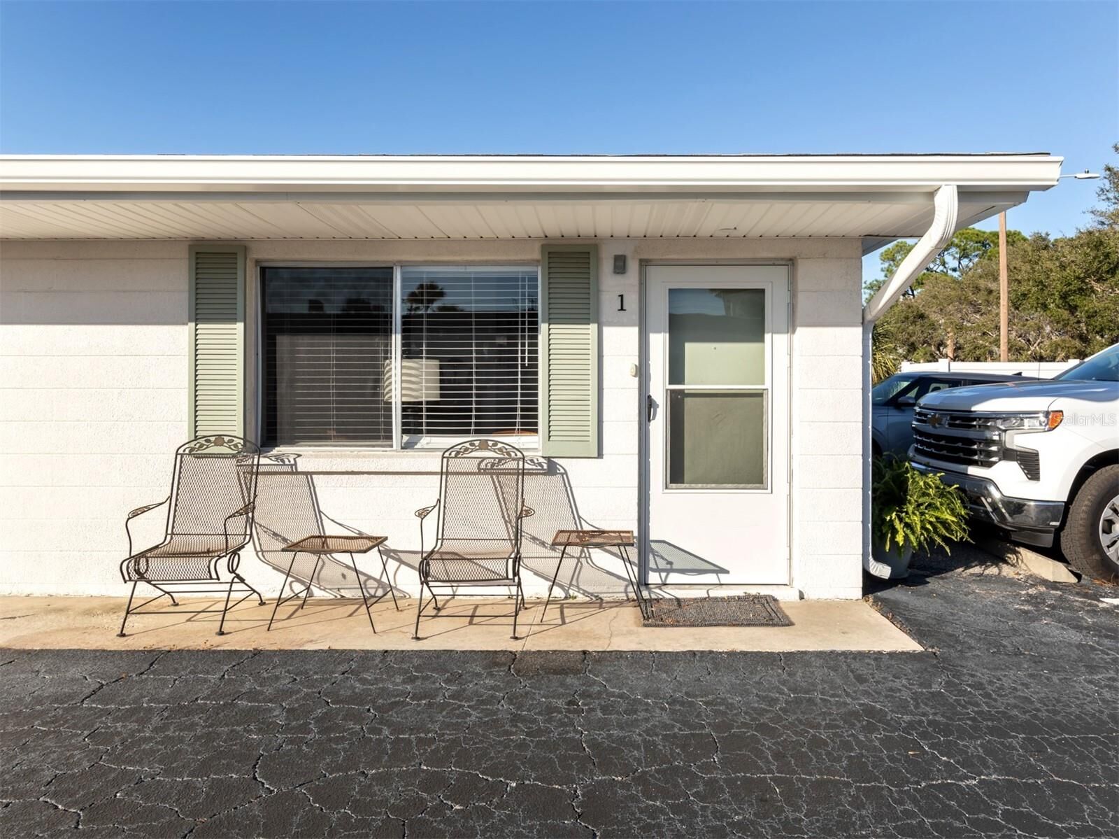 Property Photo:  525 Manatee Court 1  FL 34285 