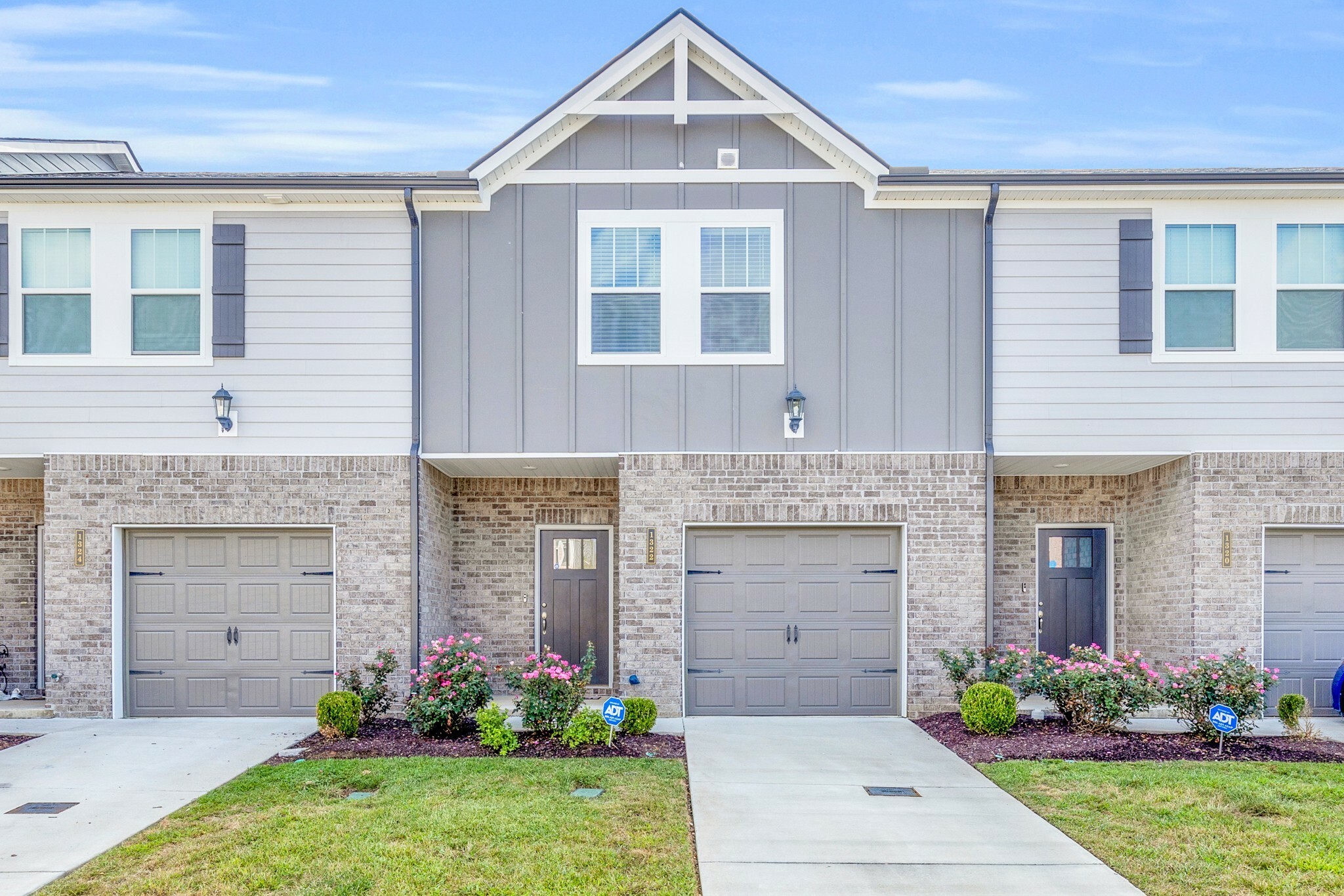 Property Photo: 1322 Vilda Way TN 37087