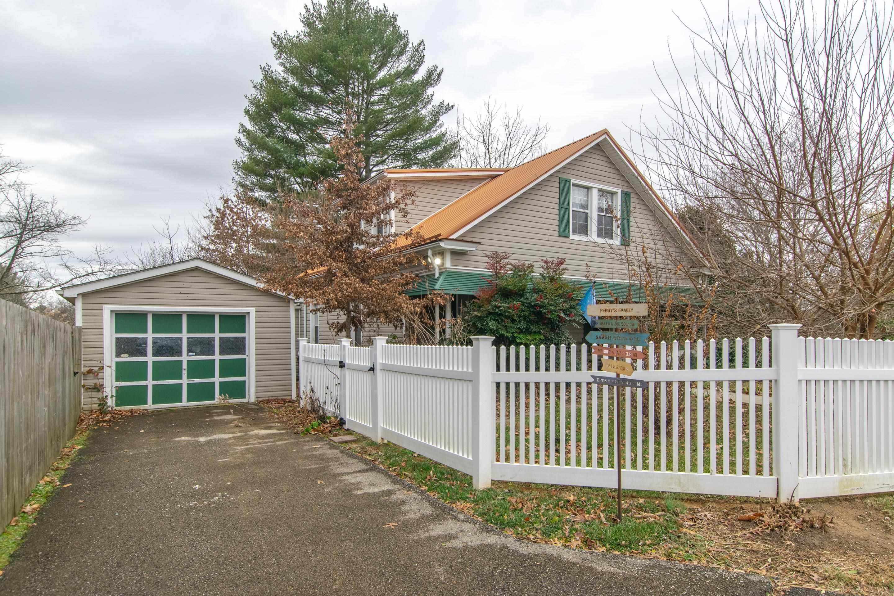 Property Photo:  700 Robertson Street  VA 24141 