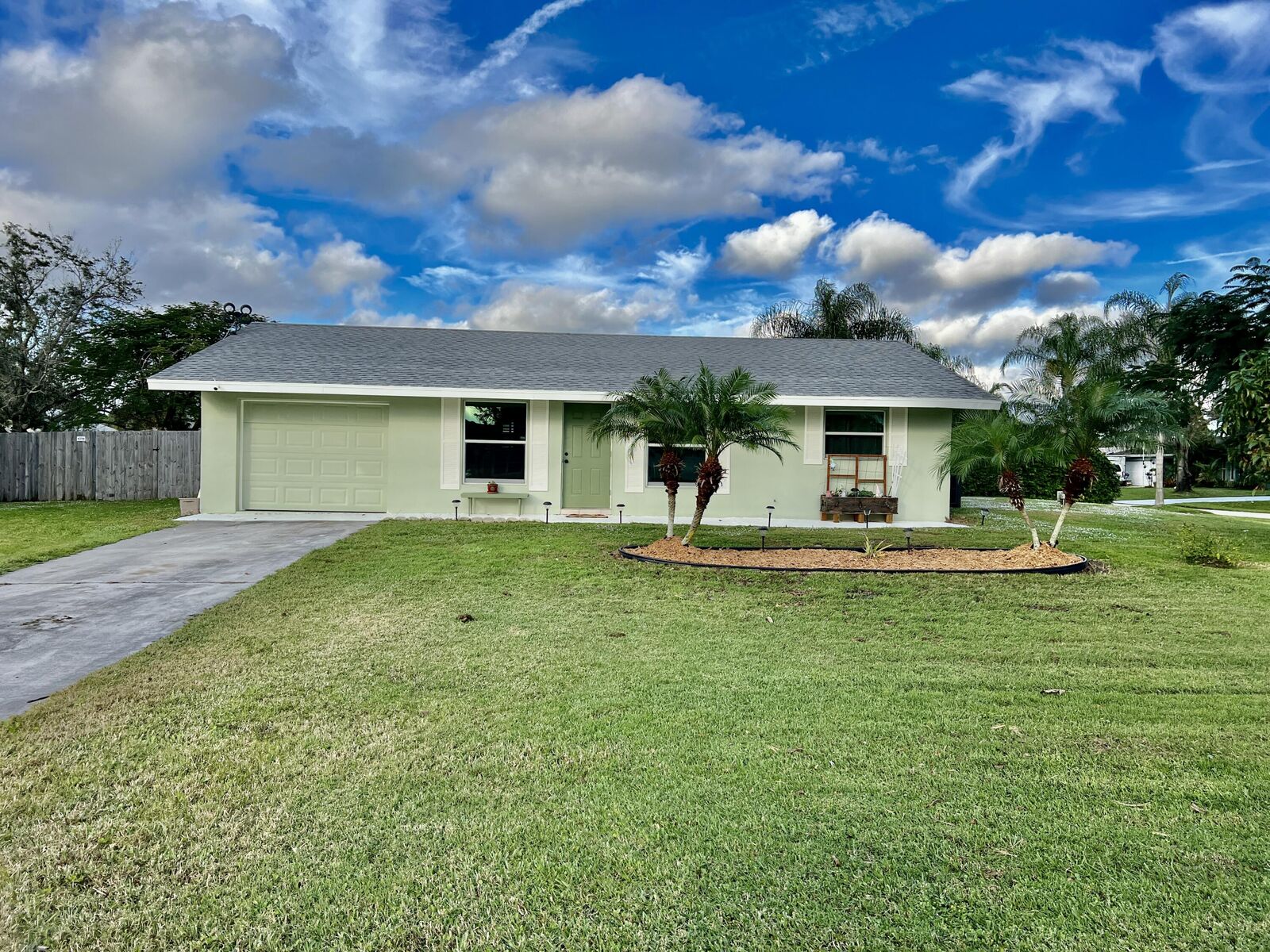 Property Photo: 871 SE Thornhill Drive FL 34983