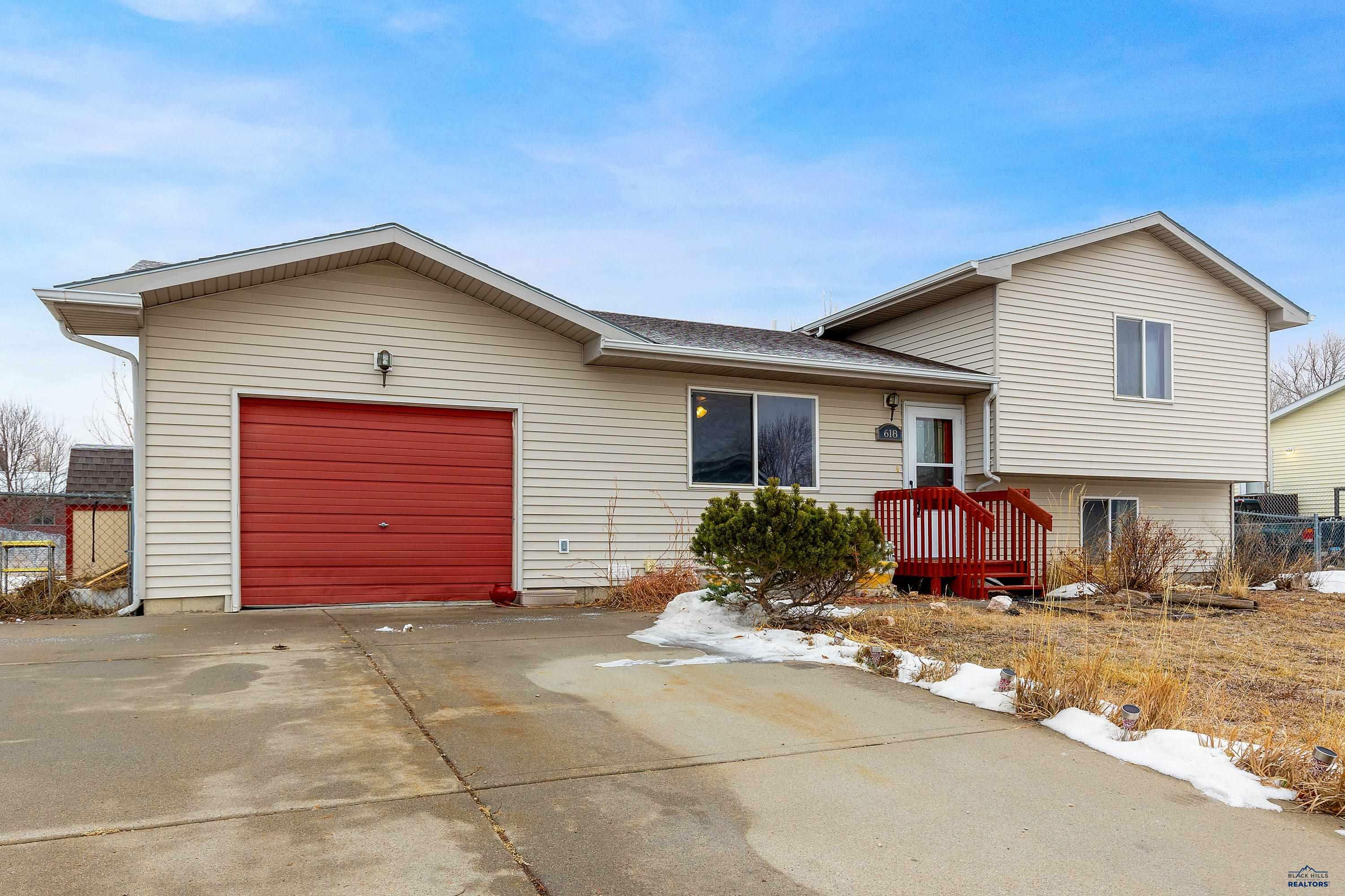 Property Photo:  618 Tanglewood Ln  SD 57719 