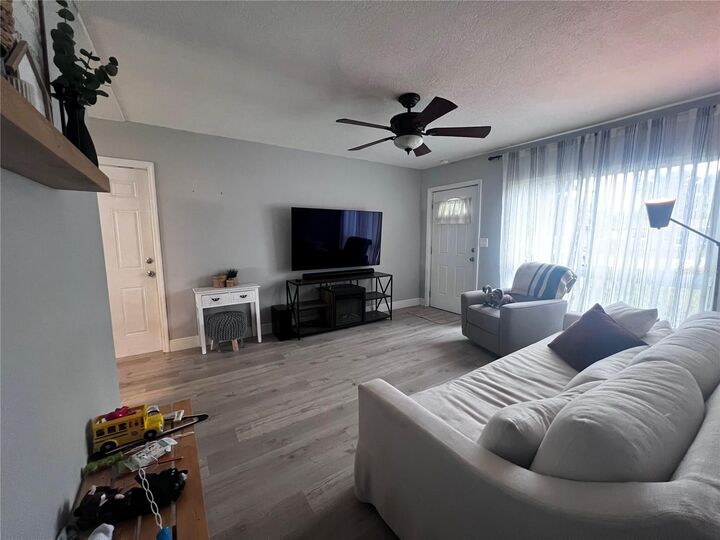 Property Photo: 14500 Sussex Drive FL 32826