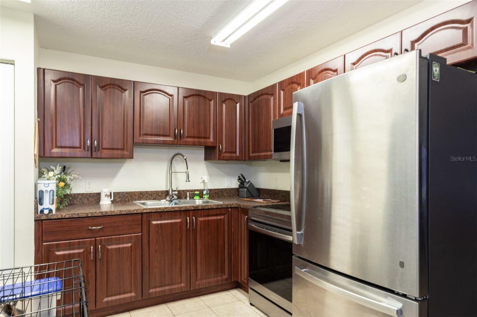 Property Photo: 1745 County Road 75 FL 32110