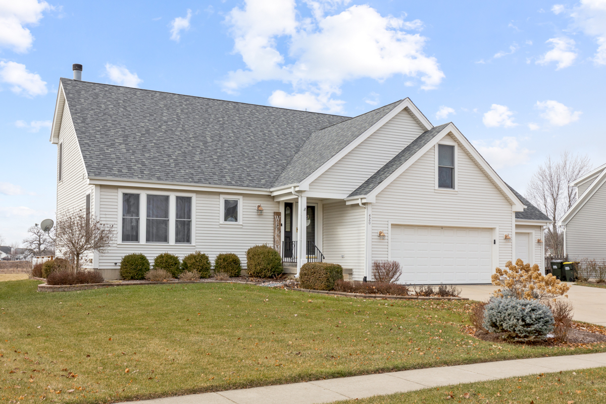 Property Photo:  420 Prairieview Parkway  IL 60140 