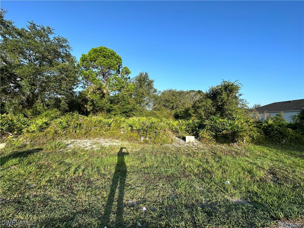 Property Photo:  1611 5th Avenue  FL 33972 