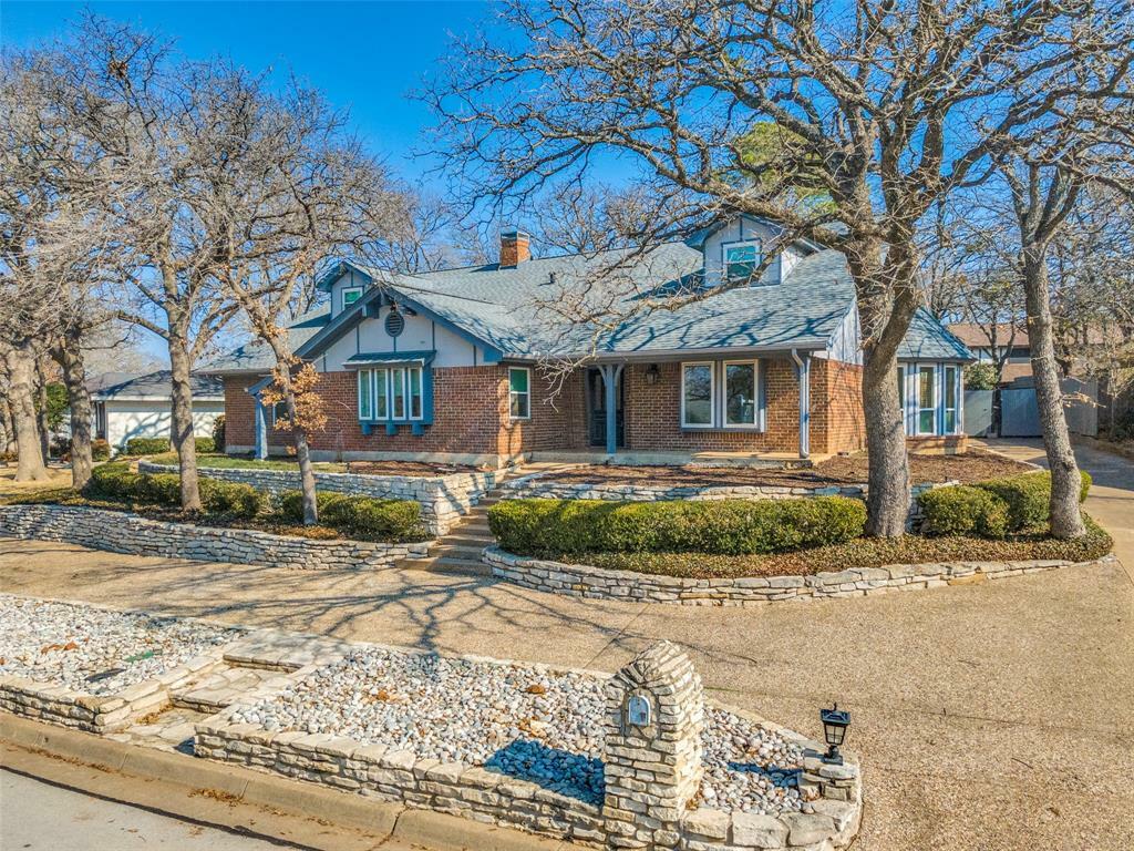 Property Photo: 2101 Prestonwood Drive TX 76012