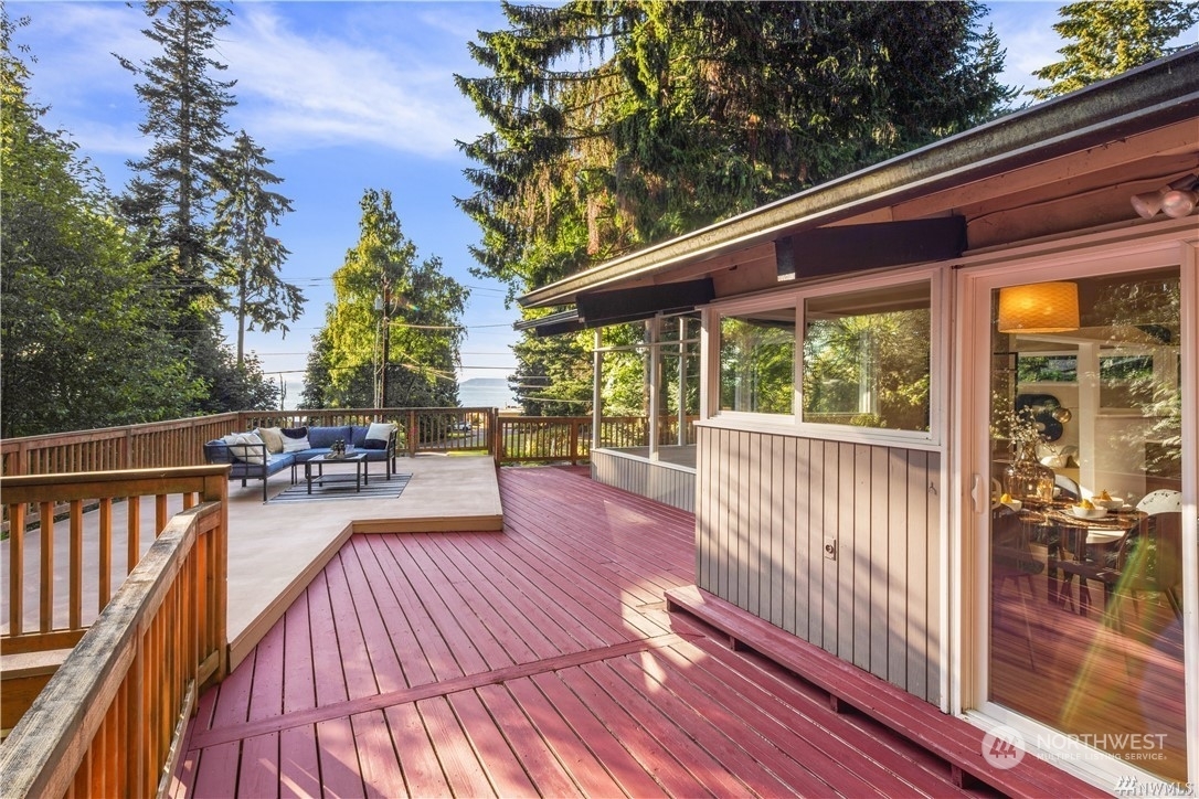 Property Photo: 8008 Talbot Road WA 98026