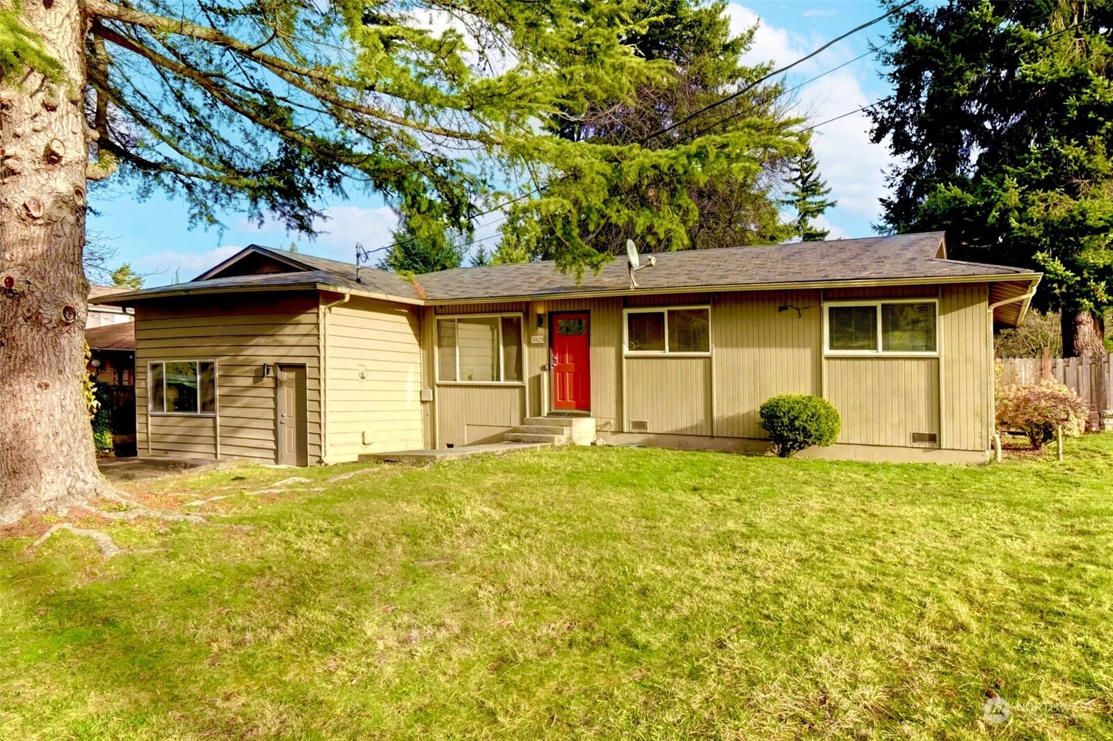 Home for sale in Everett: 5029 10th Place W, Everett, WA 98203