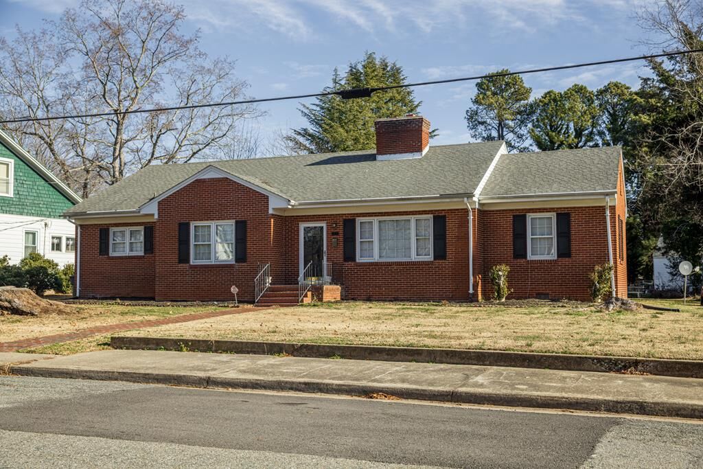 Property Photo:  1215 Peach Avenue  VA 24592 