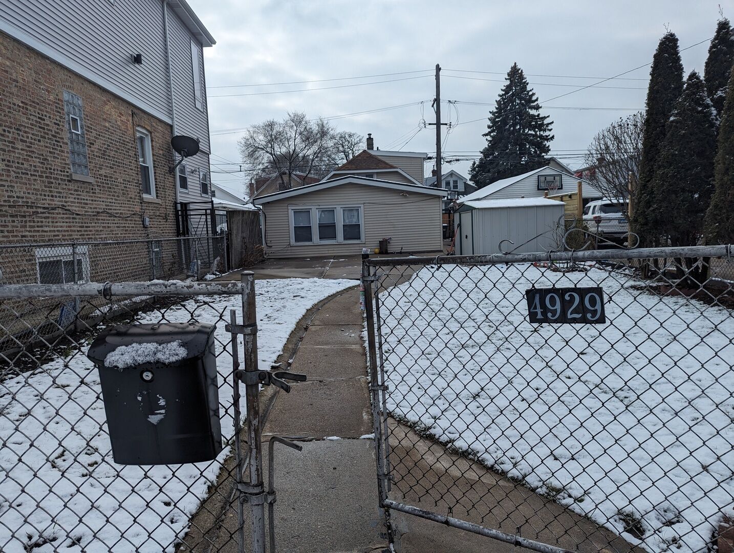 Property Photo: 4929 W Schubert Avenue IL 60639