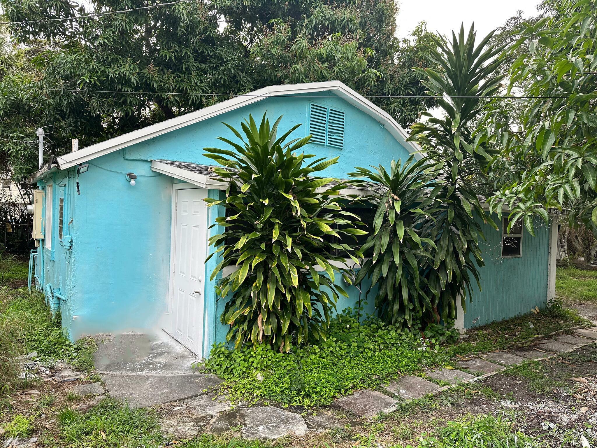 Property Photo:  618 S Pine Street B  FL 33460 