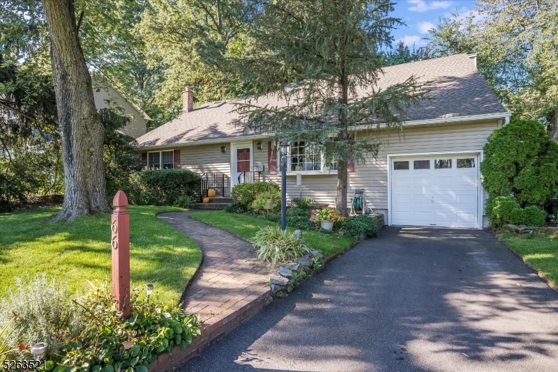 Property Photo: 66 E Gramercy Pl NJ 07452