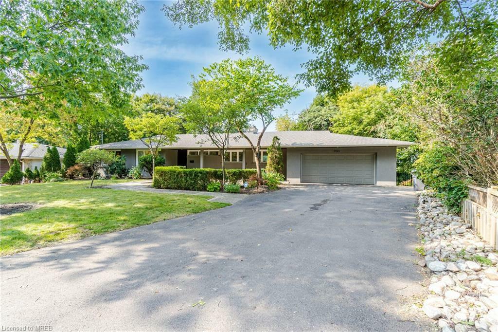 Photo de la propriété: 1590 Pinetree Crescent ON L5G 2S8
