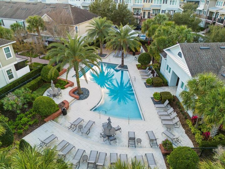Property Photo: 824 Luarca Lane FL 32765