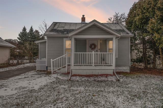 Property Photo:  106 Lakeview Street  MI 48442 