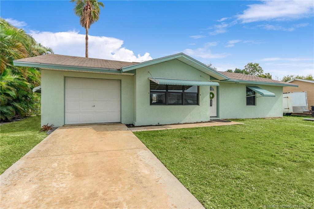 Property Photo: 2081 SW Cameo Boulevard FL 34953