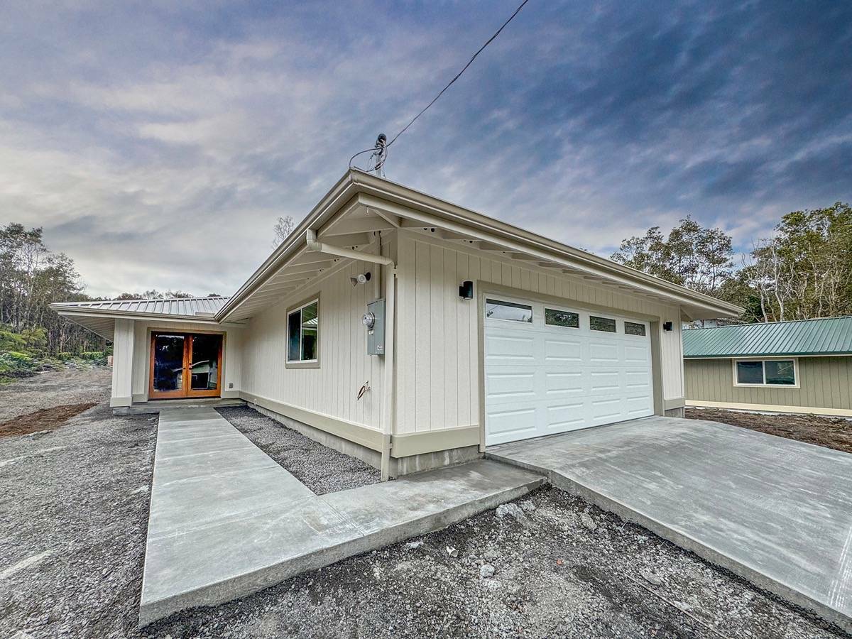 Property Photo:  11-3911 Liona St  HI 96785 