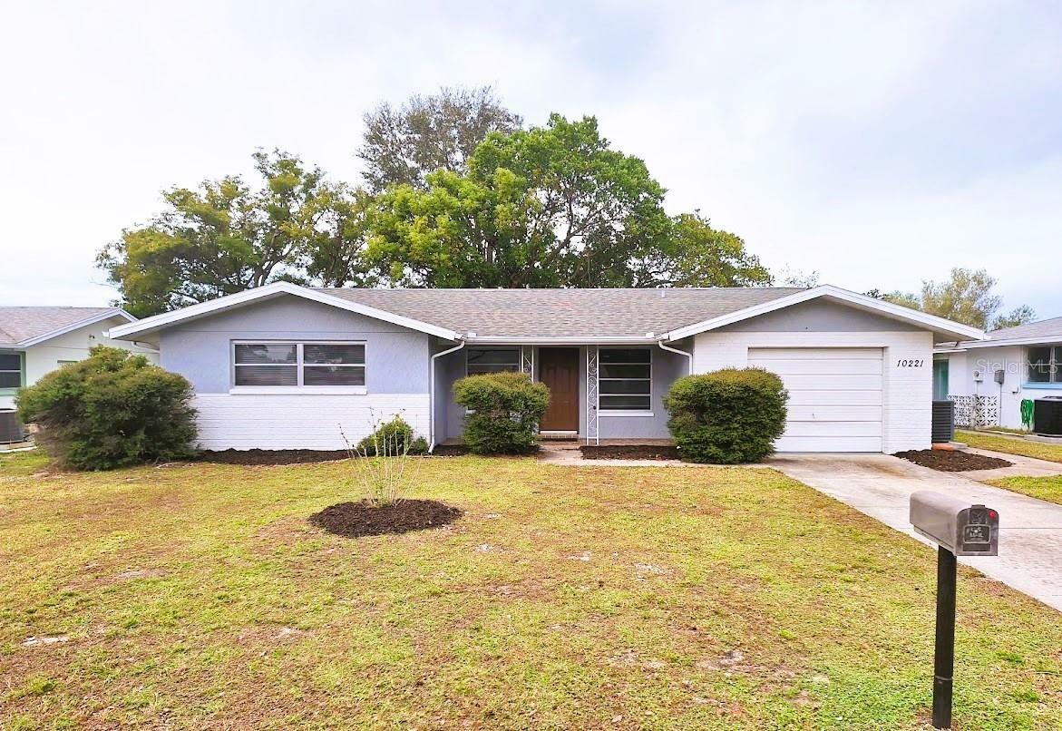 Property Photo:  10221 Oak Hill Drive  FL 34668 