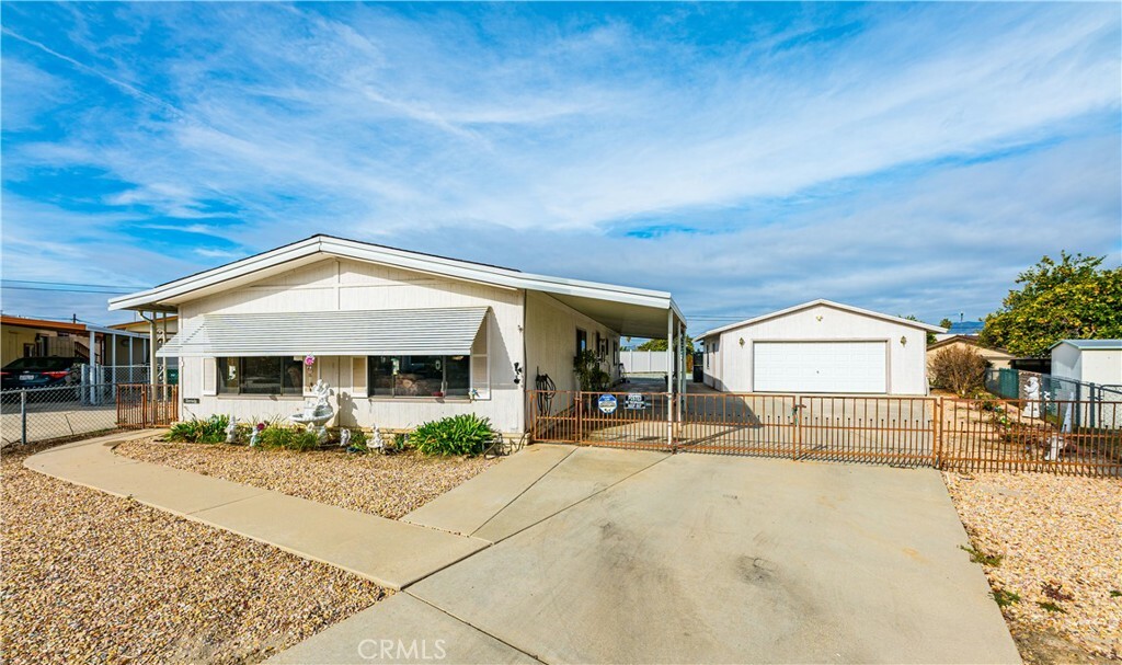 Property Photo: 43572 Walden Way CA 92544