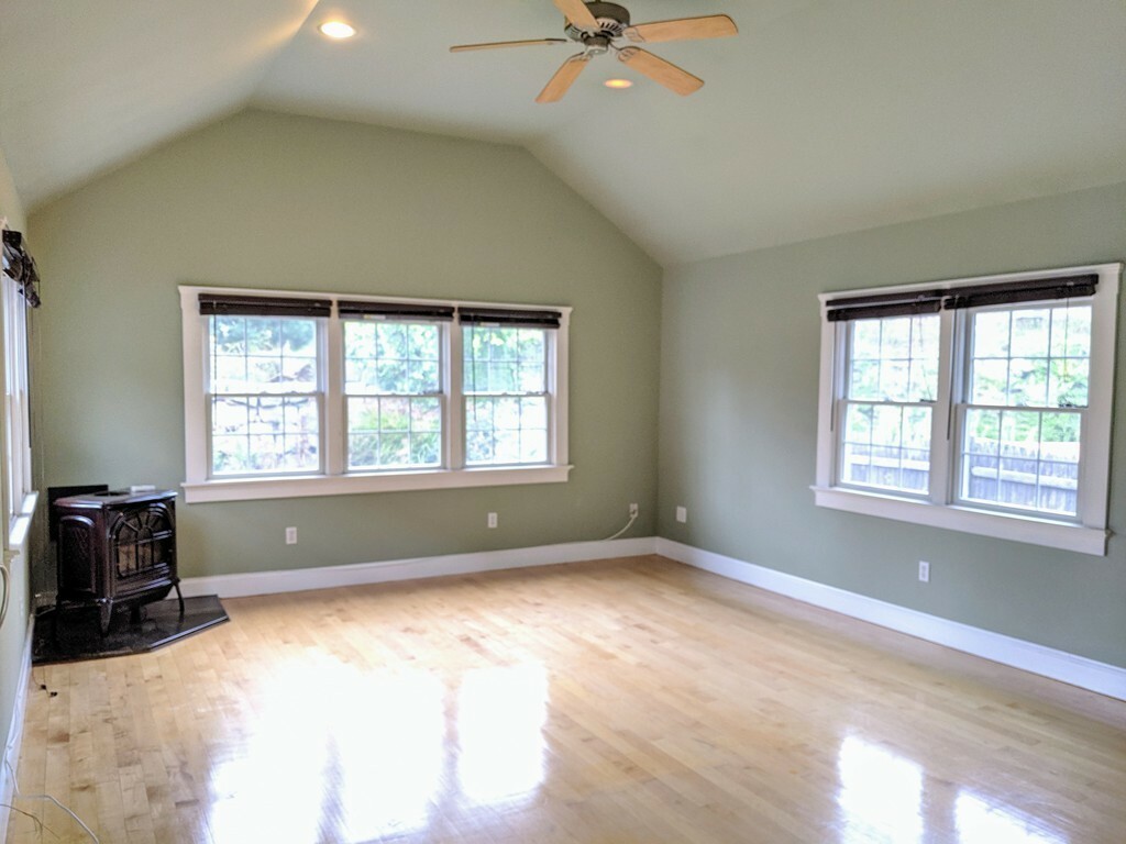 Property Photo:  10 Woodbury Ct 1  MA 01970 