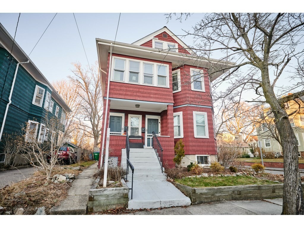 Property Photo:  52 Greenleaf Ave 52  MA 02155 