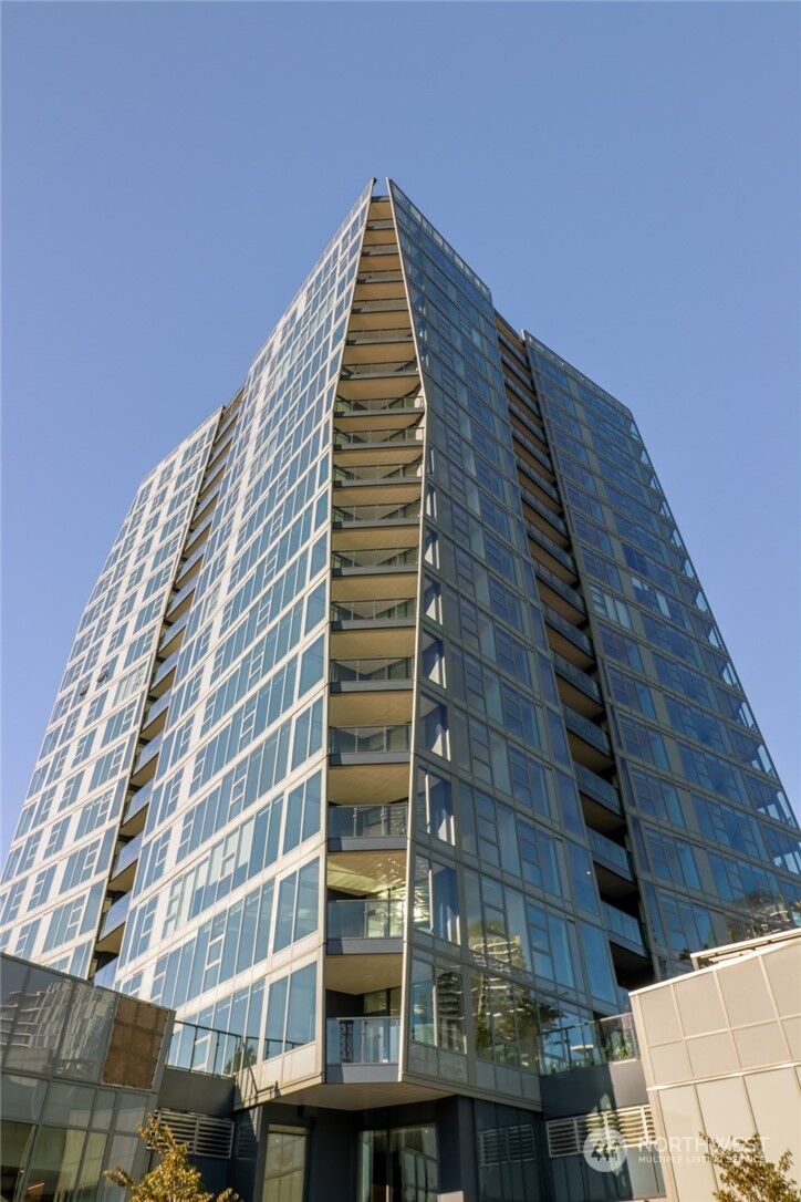 Property Photo:  188 Bellevue Way NE 1002  WA 98004 