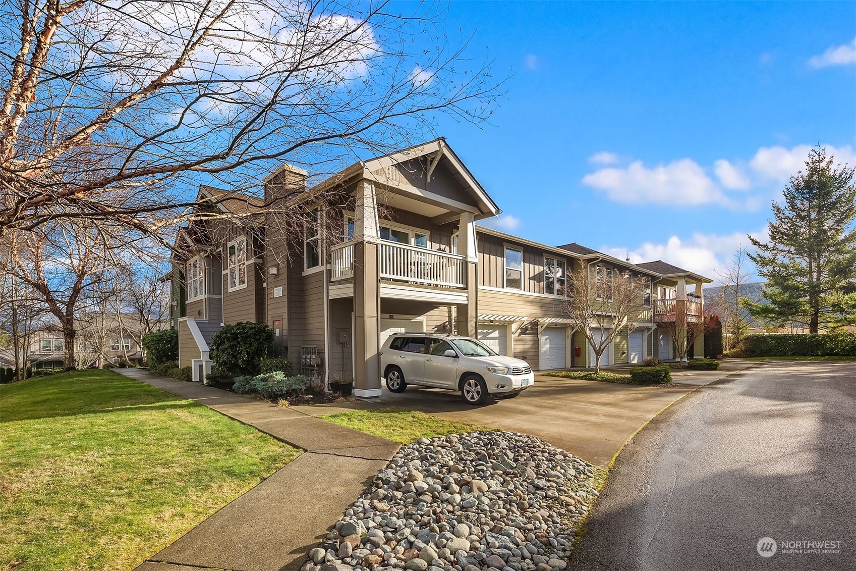 Property Photo:  7709 Fairway Avenue SE 204  WA 98065 