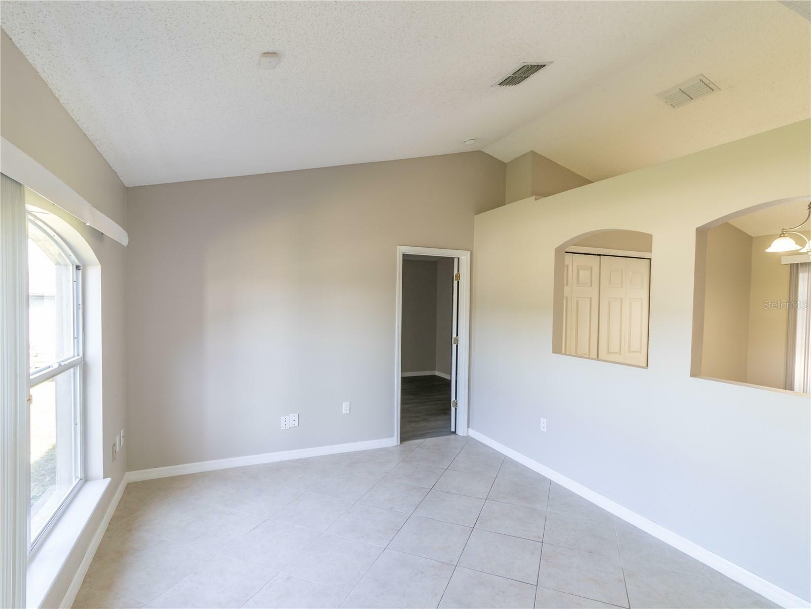 Property Photo:  2721 E Dorchester Drive  FL 32738 