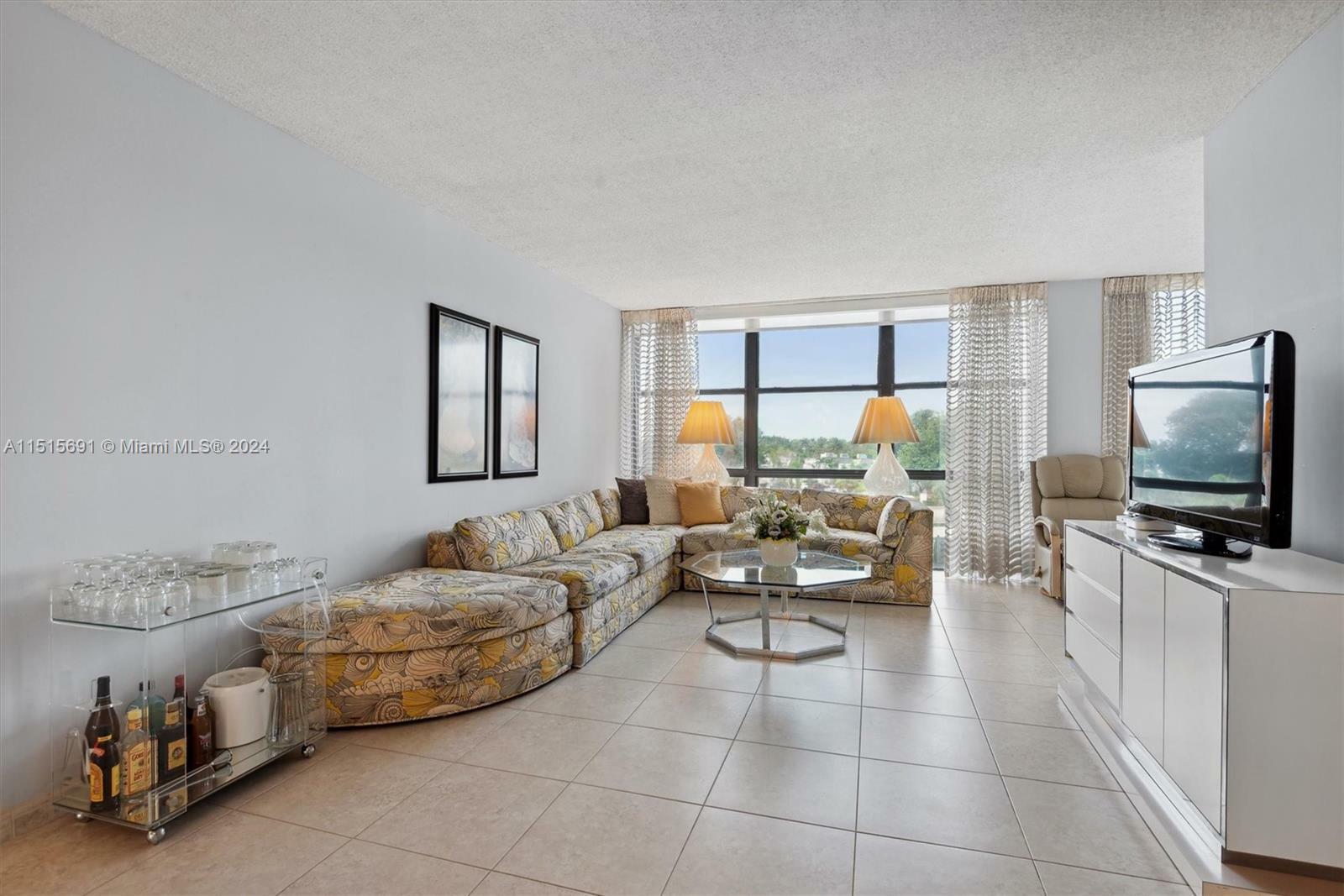 Property Photo:  1000 Parkview Dr 423  FL 33009 