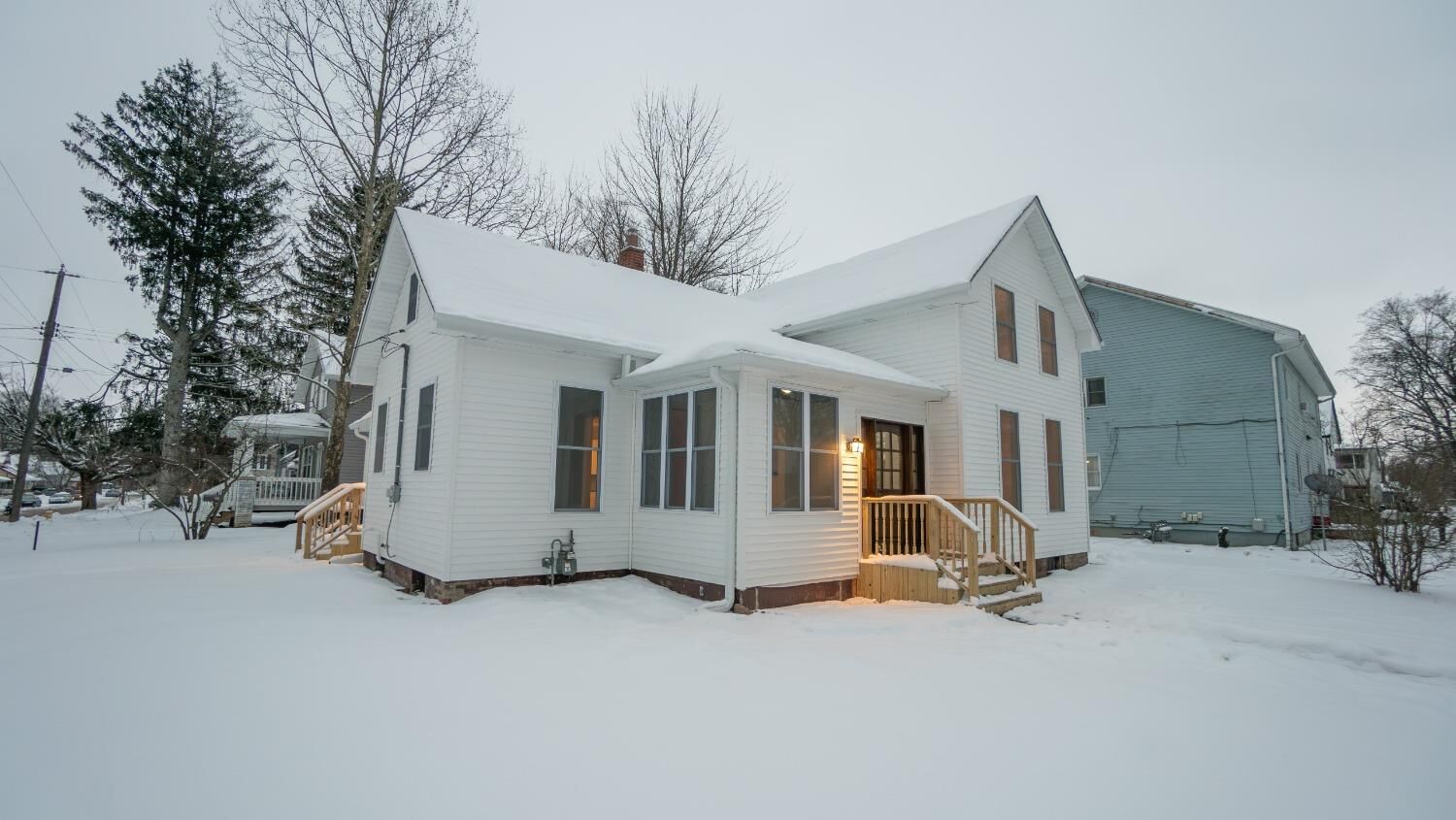 Property Photo:  701 Ridge Street  IN 46350 