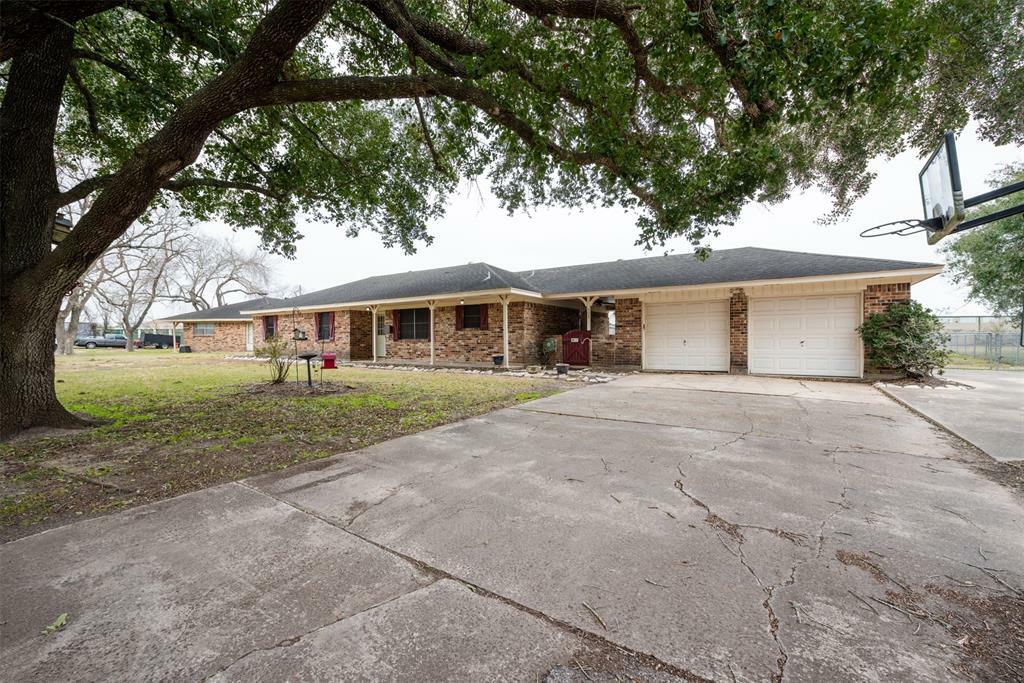 Property Photo:  403 Wheeler Drive  TX 77511 