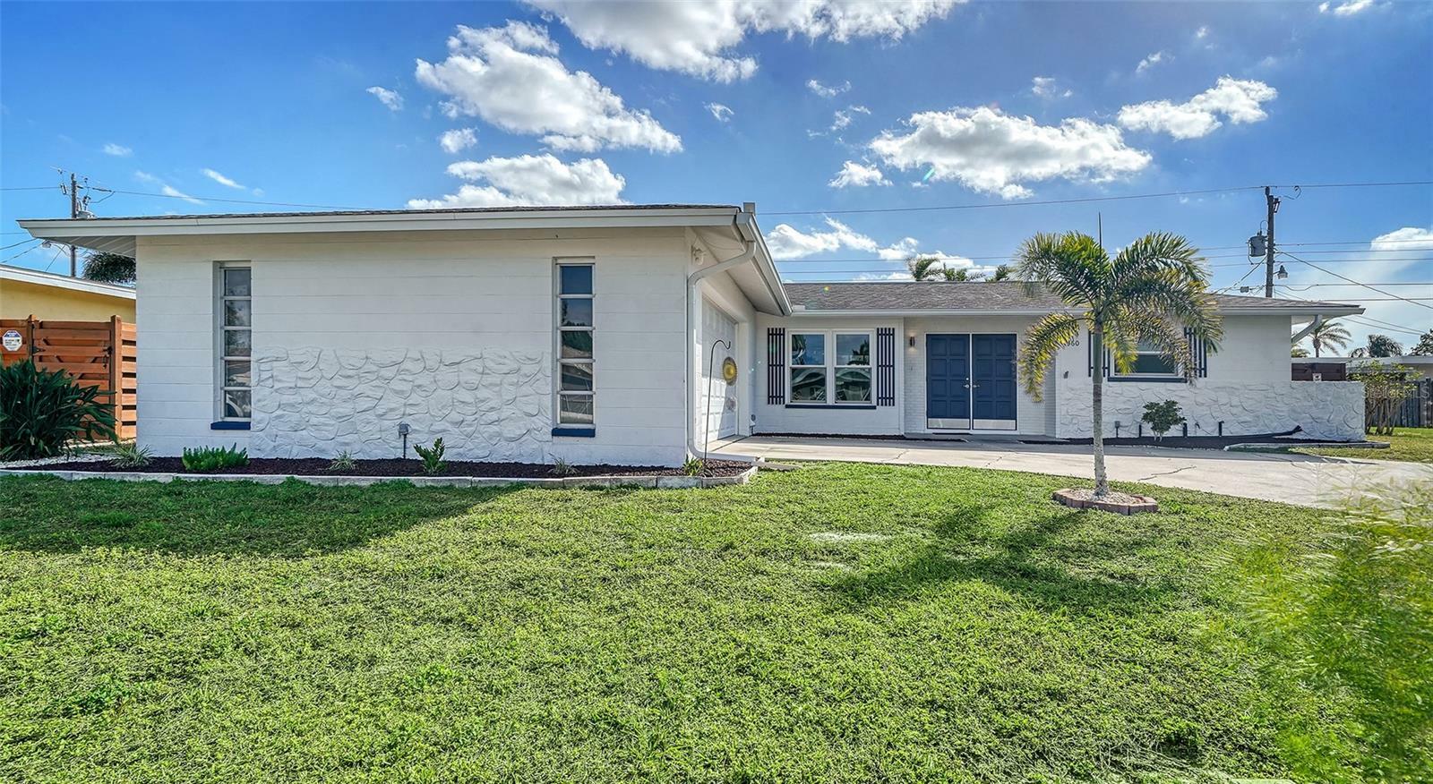 Property Photo:  360 Lake Road  FL 34293 